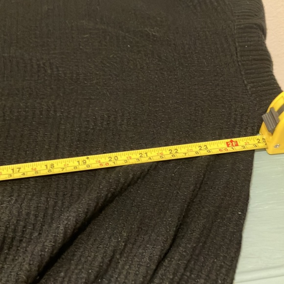 XL GAP BLACK GATHERED BOTTOM BELL SLEEVE LIGHTWEIGHT SWEATER - Picture 4 of 9